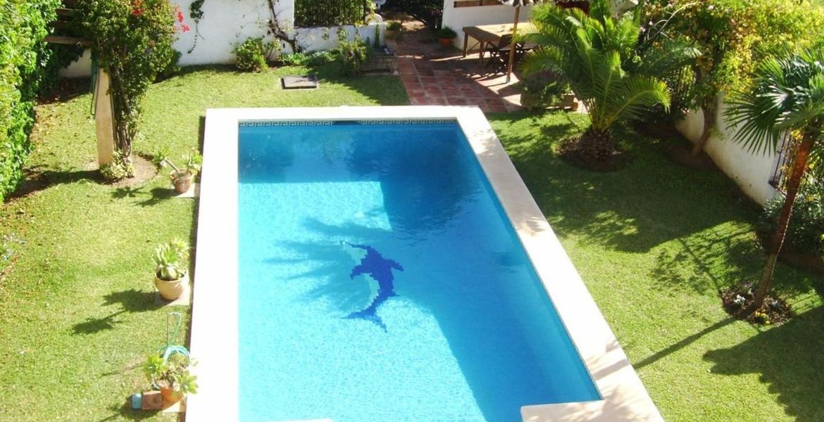 Villa con una piscina