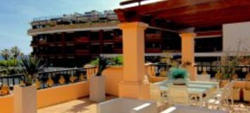 Apartamento de 3 dormitorios en Puerto Banús.