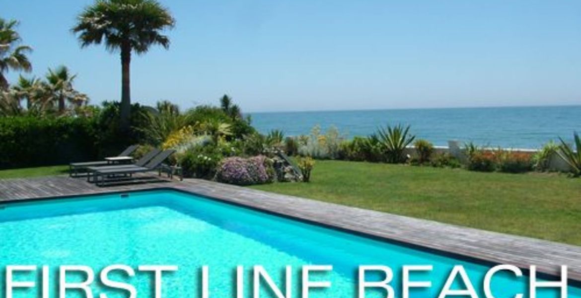 Luxury holiday accommodation first line beach