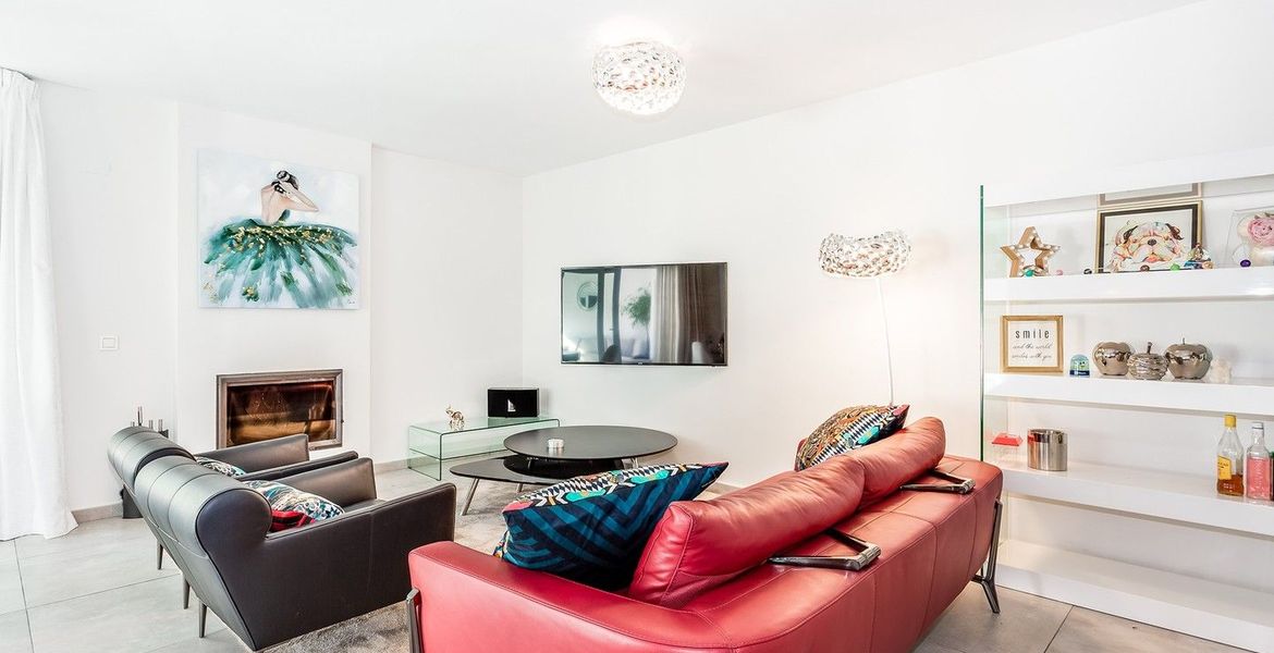 Stylish 2 Bedroom Luxury Apartment in Puerto Banus