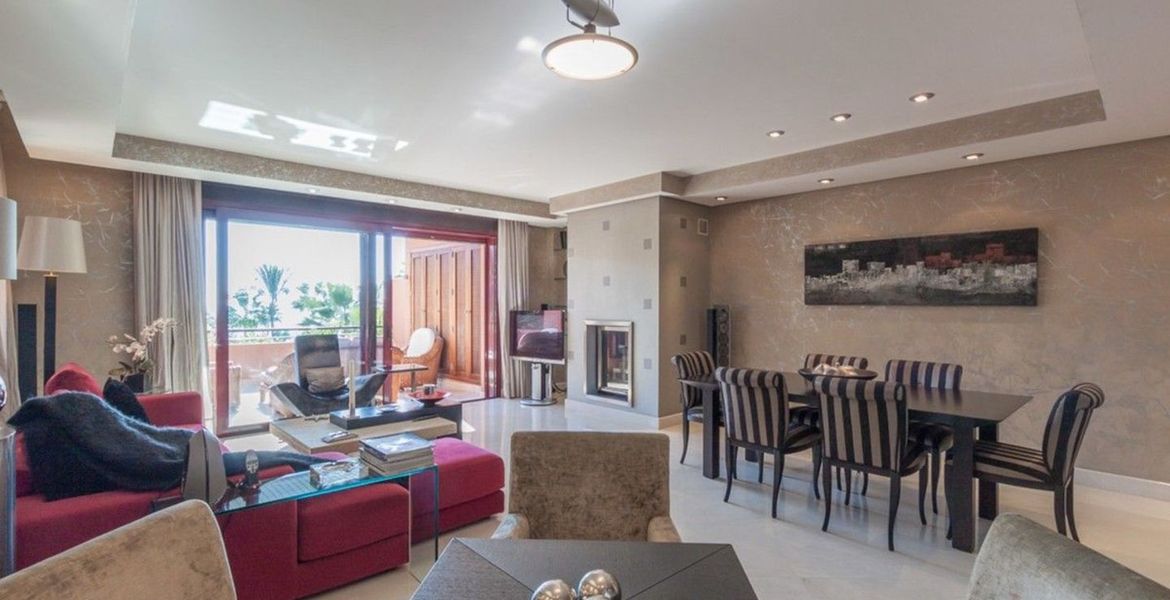 3-bedroom seafront apartment