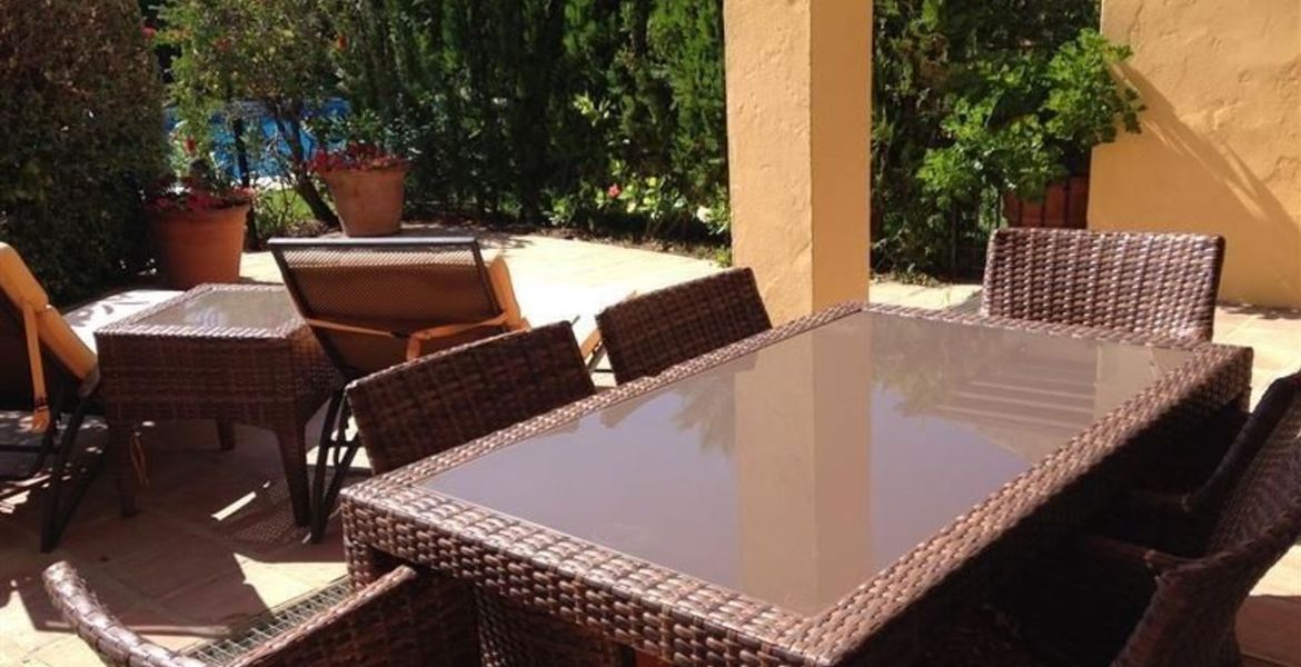 Townhouse for sale in Nueva Andalucia close to the beach