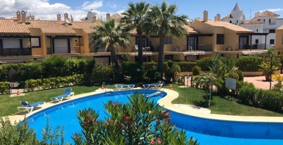 Townhouse for sale in Nueva Andalucia close to the beach