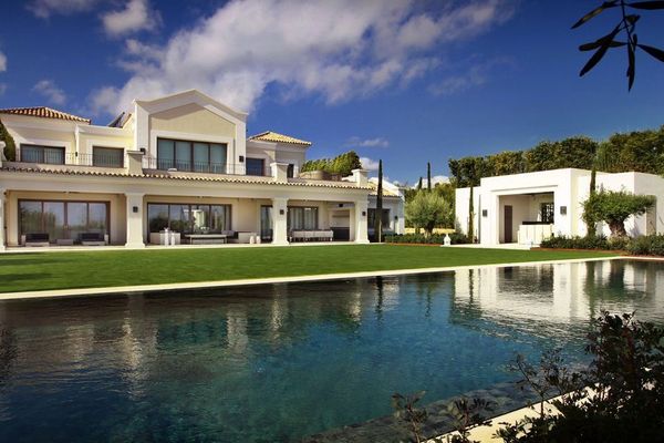 Luxurious six-bedroom Villa SOTOGRANDE