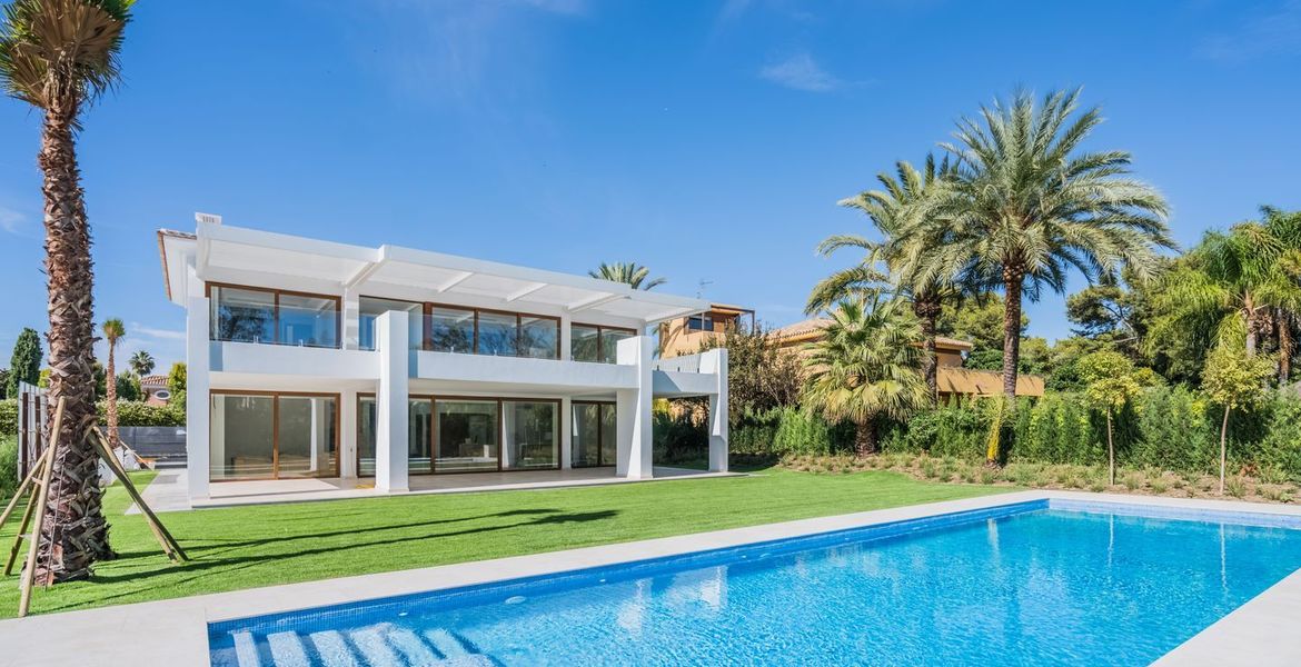 Impresionante villa contemporánea en Guadalmina Baja