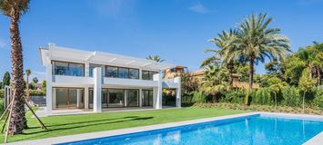 Impresionante villa contemporánea en Guadalmina Baja