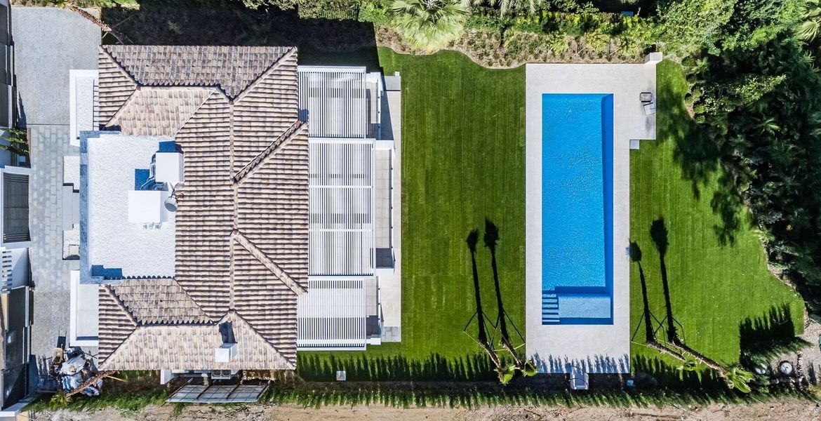 Impresionante villa contemporánea en Guadalmina Baja