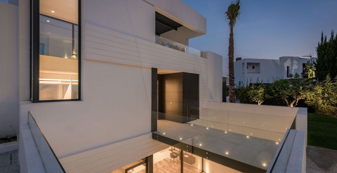 Nueva increíble villa de lujo de estilo contemporáneo