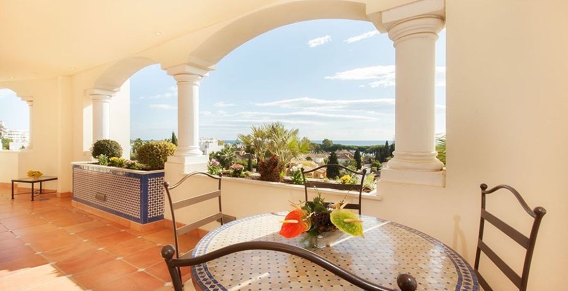 APARTMENTO CON VISTA AL MAR GUADALPIN MARBELLA