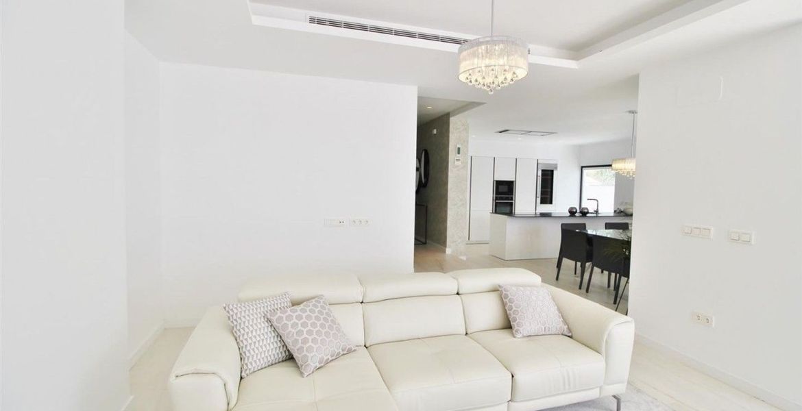 Villa for Sale Marbella close to the sea