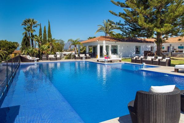 Villa for rent in Elviria