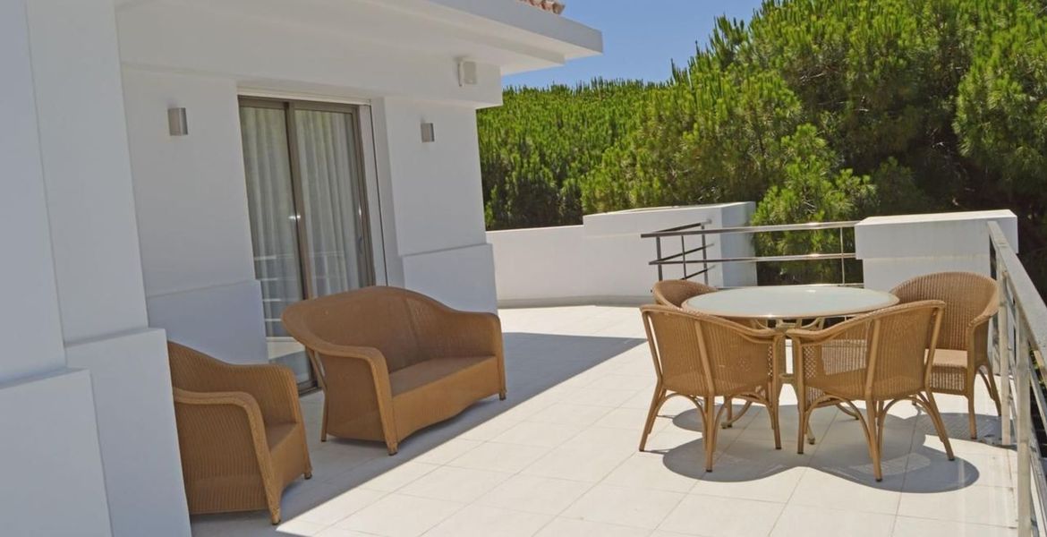 Villa con piscina climatizada en Las Chapas Marbella