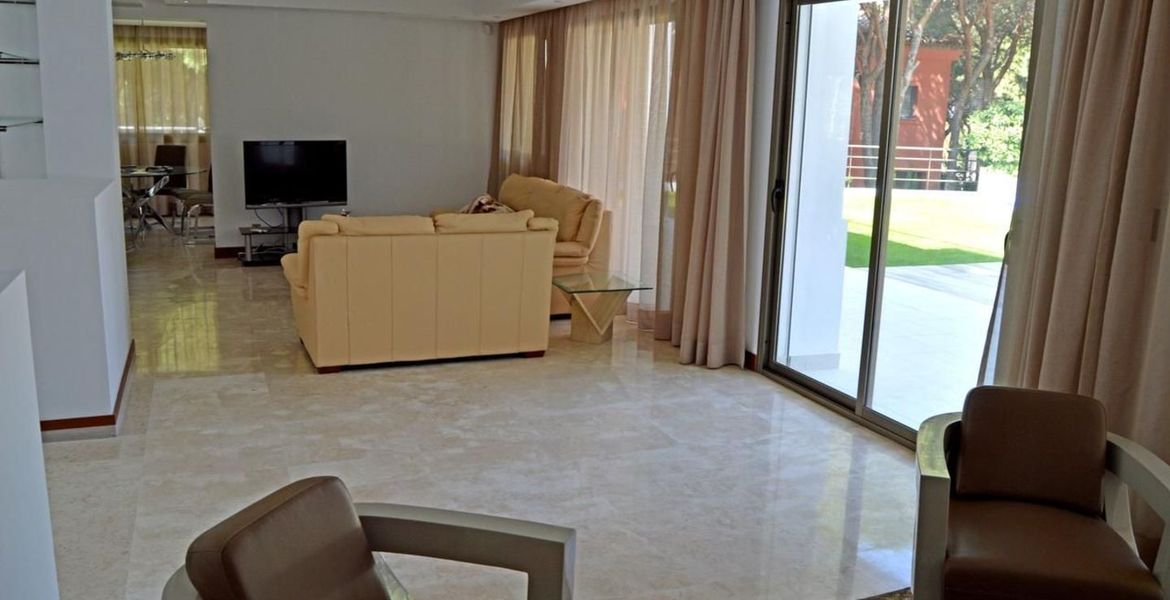 Villa con piscina climatizada en Las Chapas Marbella