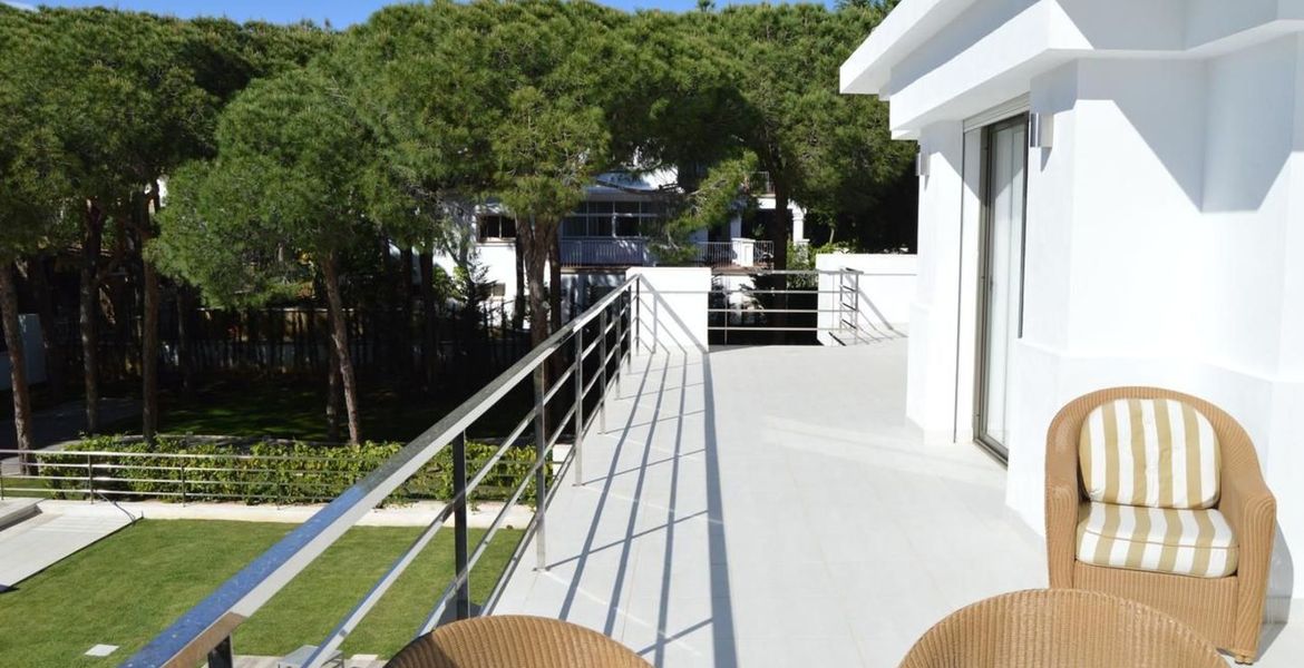 Villa con piscina climatizada en Las Chapas Marbella