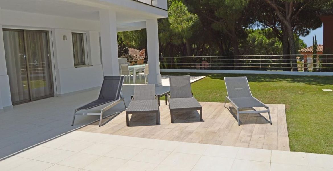 Villa con piscina climatizada en Las Chapas Marbella