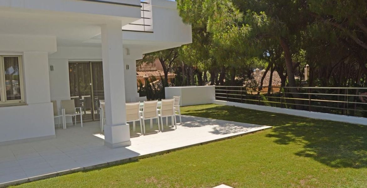 Villa con piscina climatizada en Las Chapas Marbella