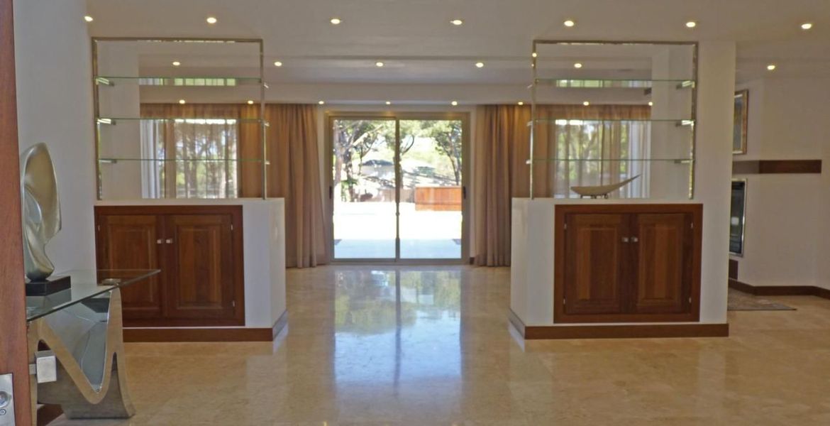 Villa con piscina climatizada en Las Chapas Marbella