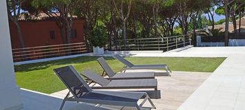 Villa con piscina climatizada en Las Chapas Marbella