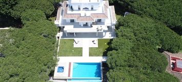 Villa con piscina climatizada en Las Chapas Marbella