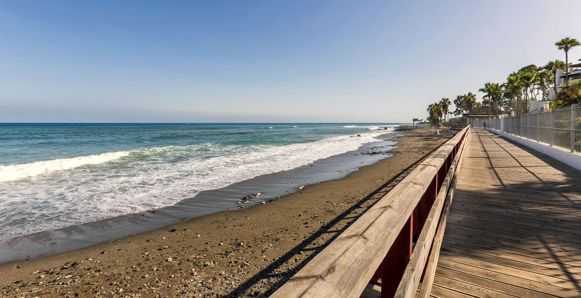 Ático en primera línea de playa en Marbella