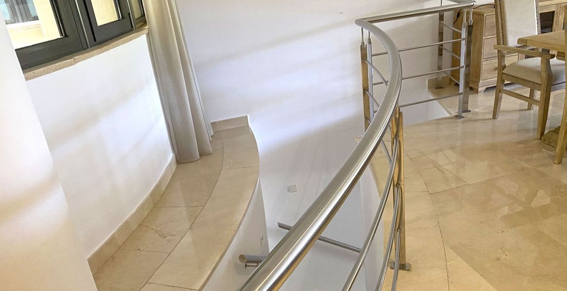 Apartment For Sale in Laguna Banus