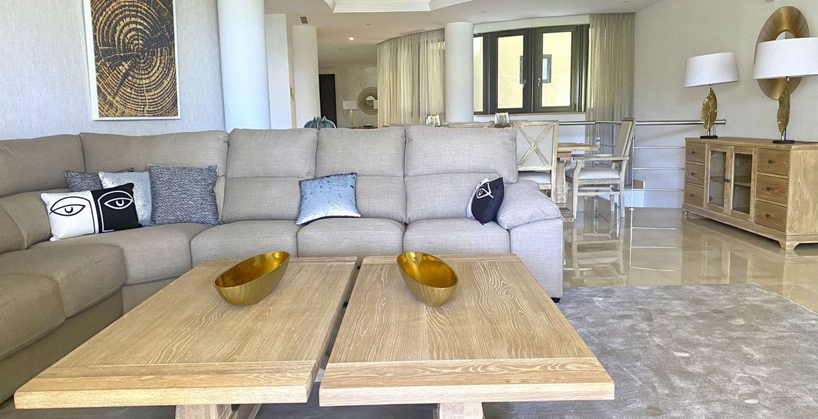 Apartment For Sale in Laguna Banus