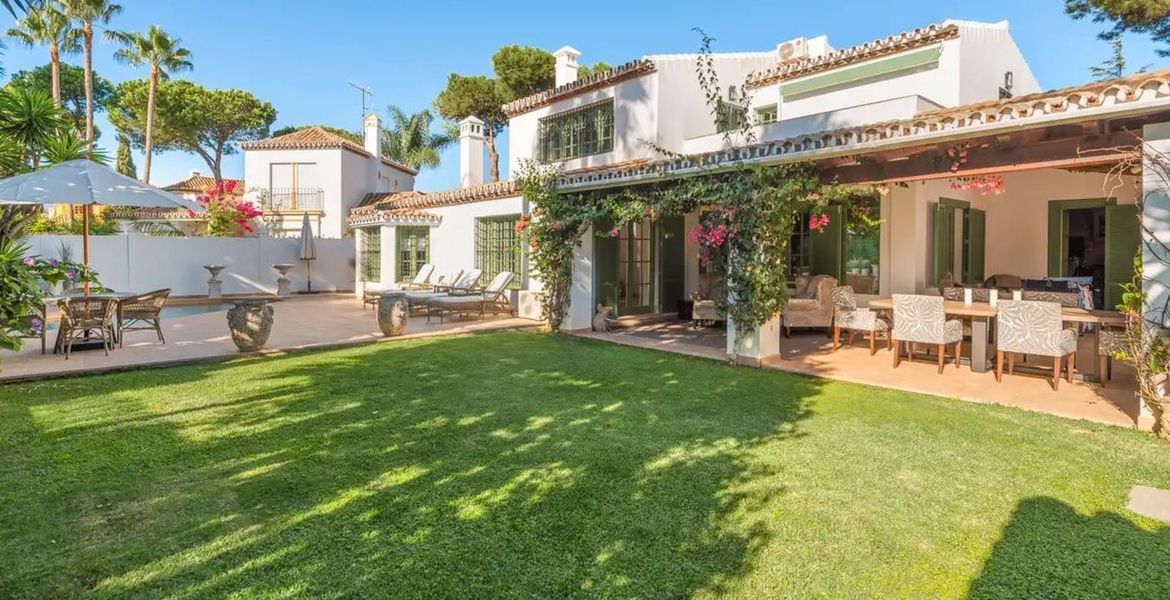 Villa en venta en Estepona