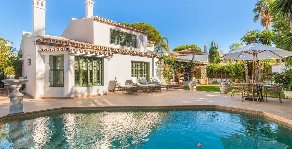 Villa en venta en Estepona