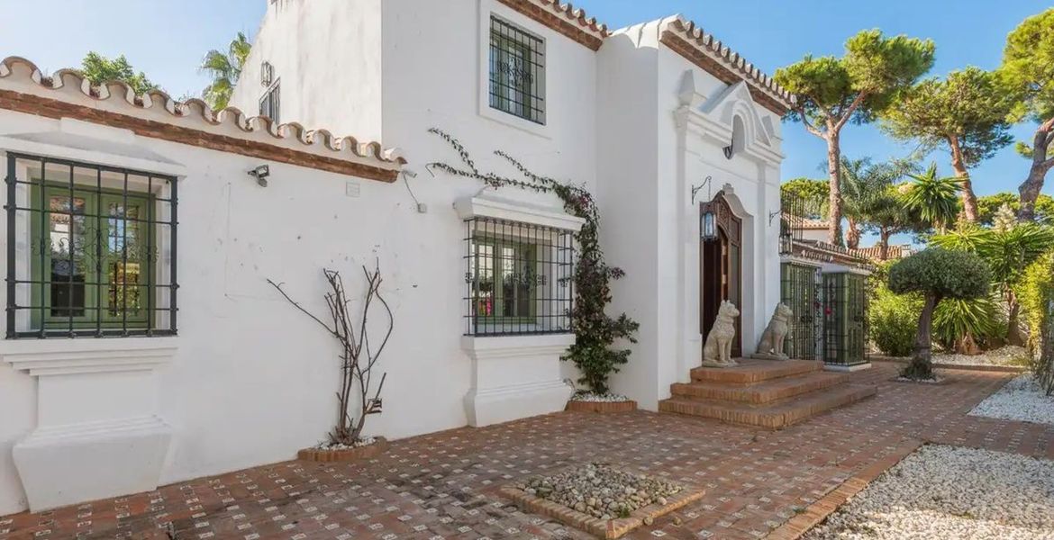 Villa en venta en Estepona