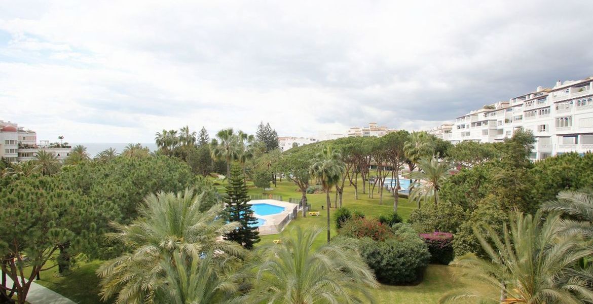 SE VENDE DEPARTAMENTO EN  PLAYAS DEL DUQUE  EN MARBELLA 