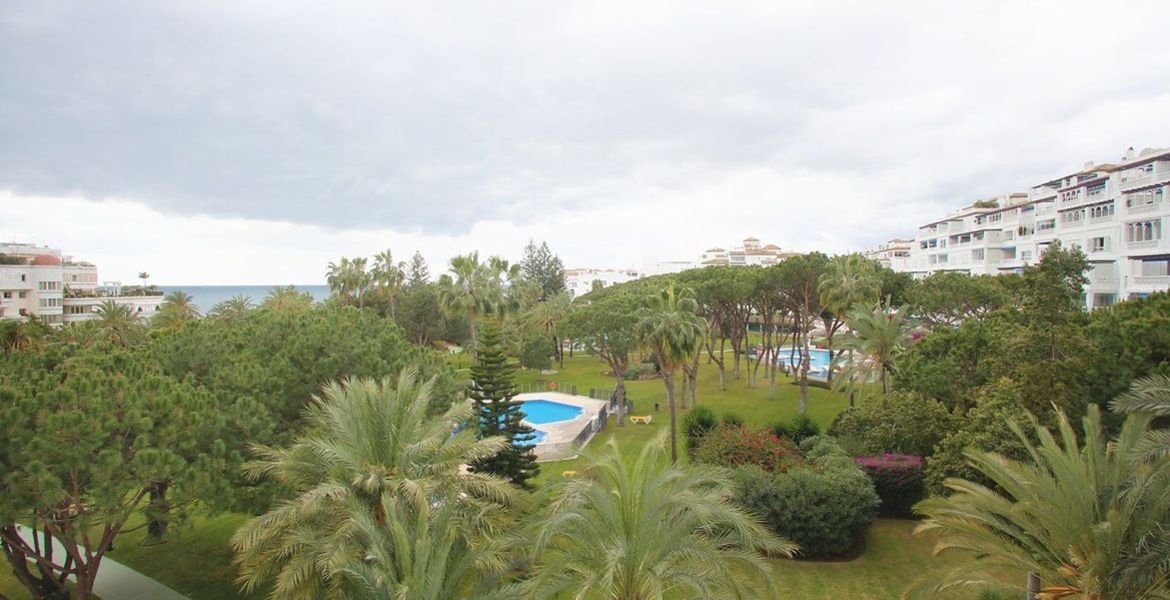 SE VENDE DEPARTAMENTO EN  PLAYAS DEL DUQUE  EN MARBELLA 