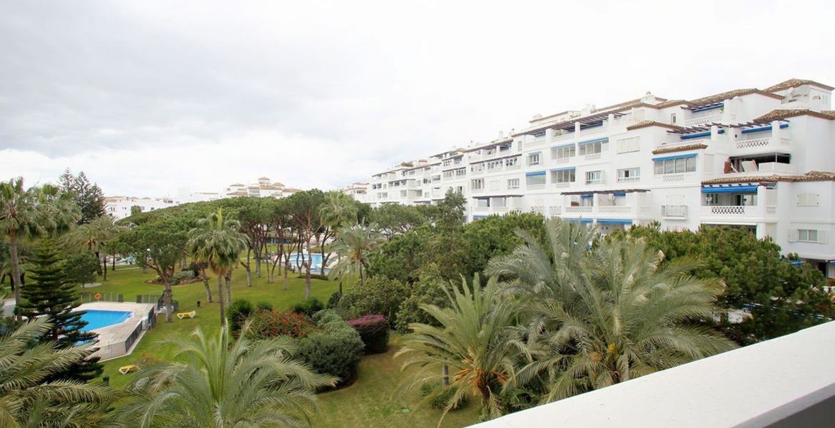 SE VENDE DEPARTAMENTO EN  PLAYAS DEL DUQUE  EN MARBELLA 