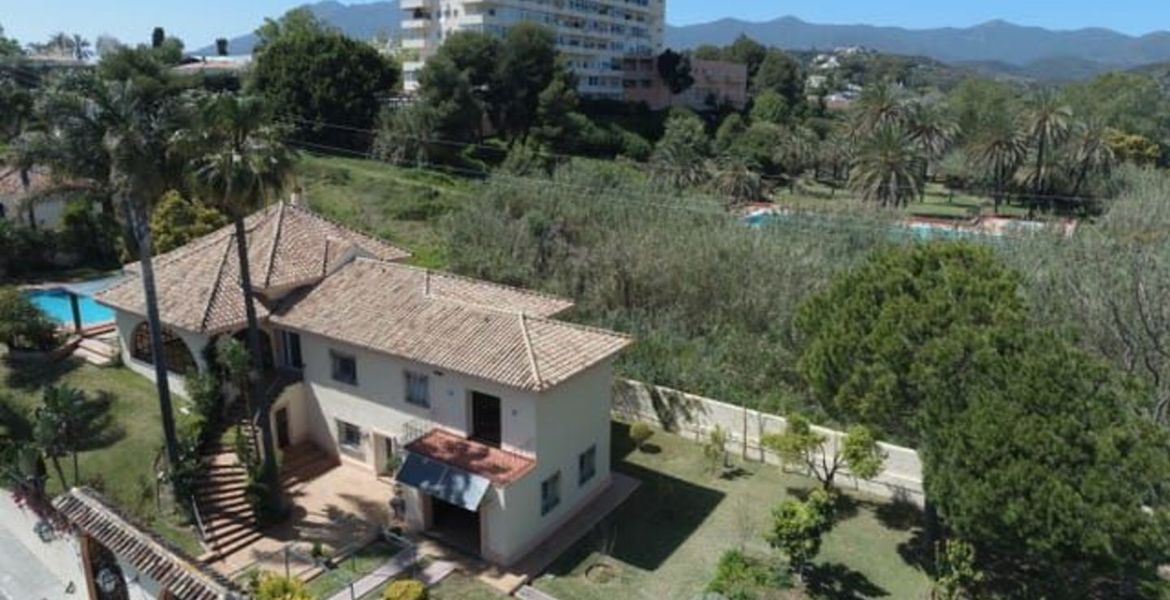 Villa en venta en Estepona