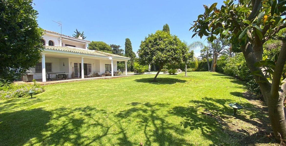 Villa en venta en Estepona