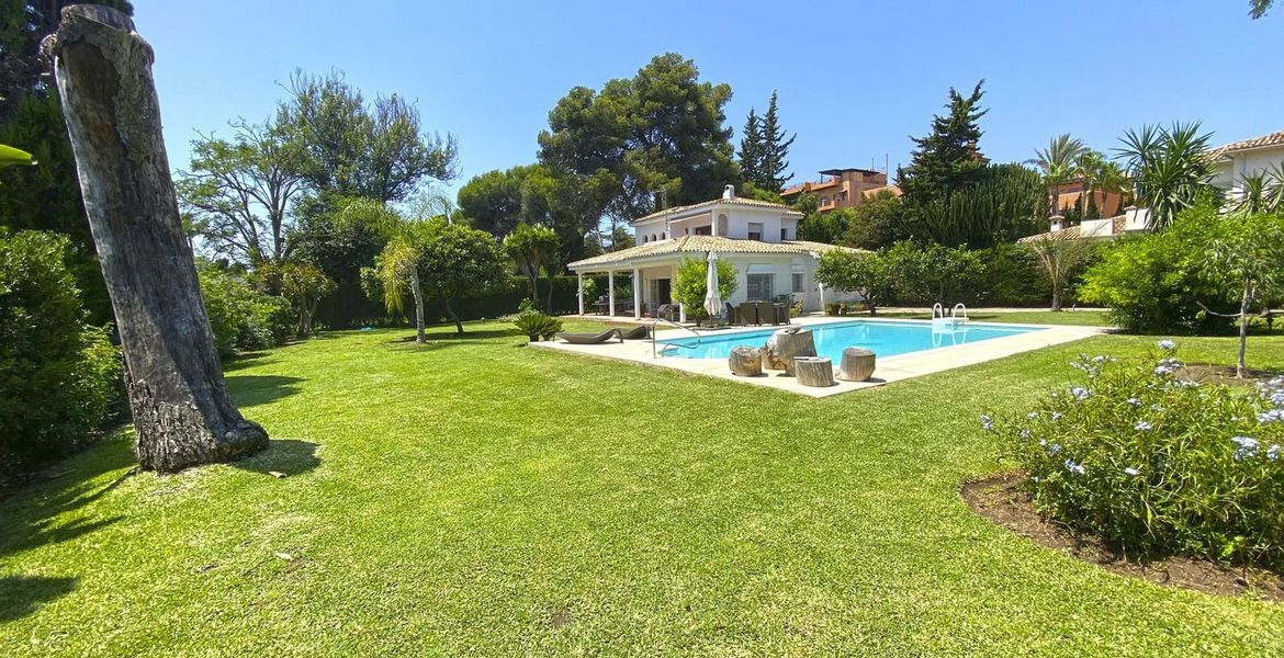 Villa en venta en Estepona