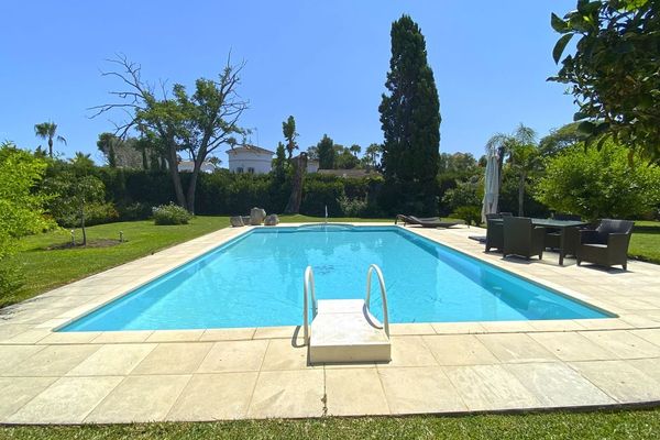 Villa en venta en Estepona