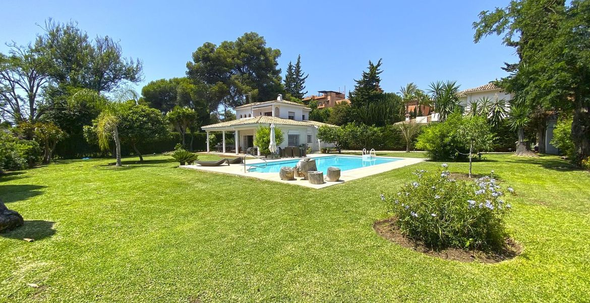 Villa en venta en Estepona