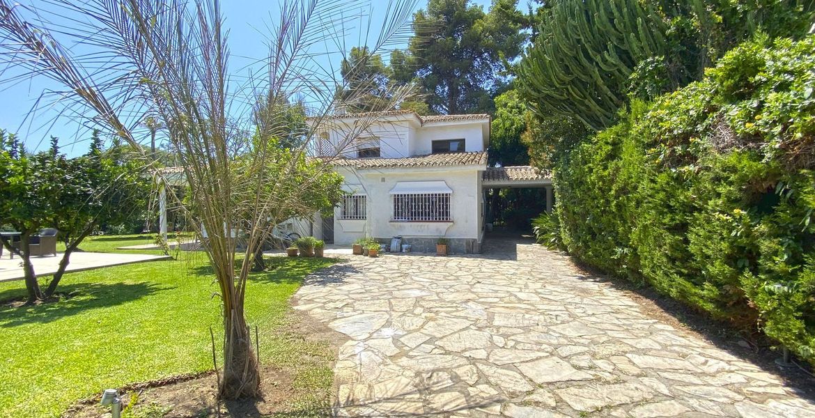 Villa en venta en Estepona