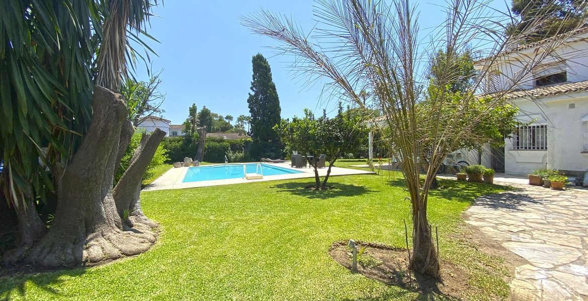 Villa en venta en Estepona