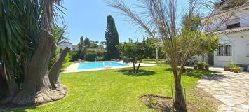 Villa en venta en Estepona