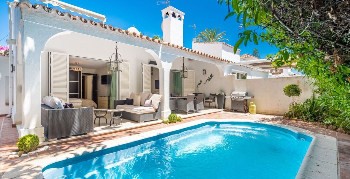 Villa junto a la playa en Marbella en venta