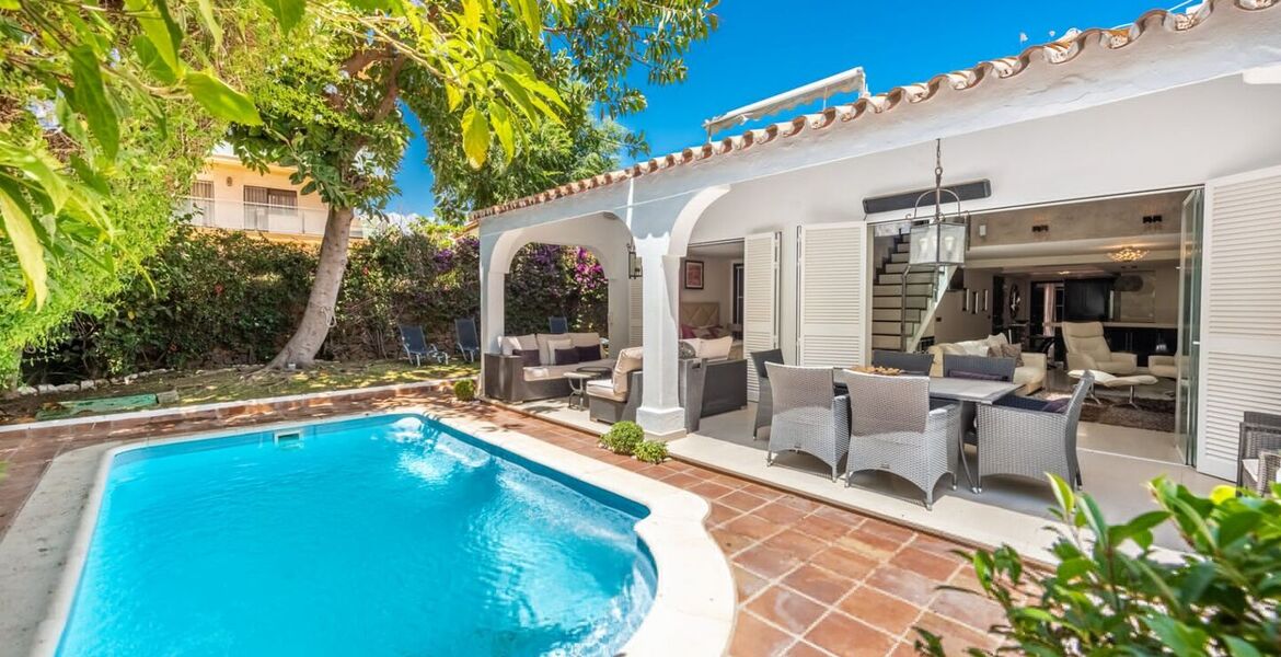 Villa junto a la playa en Marbella en venta