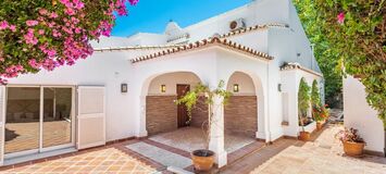 Villa junto a la playa en Marbella en venta