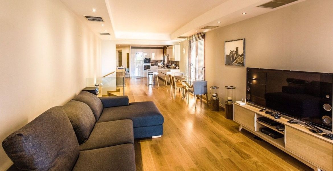 Apartamento de 4 dormitorios en la playa de Marbella