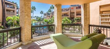 Apartamento de 4 dormitorios en la playa de Marbella