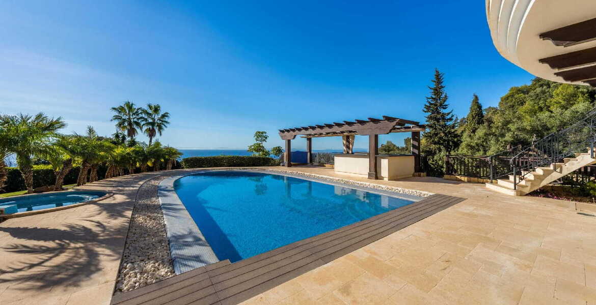 This stunning luxurious villa is being built in the prestigi