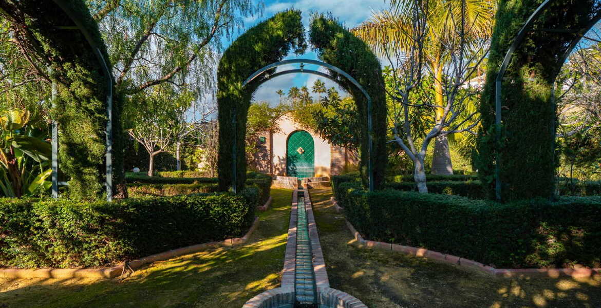 IMPRESIONANTE VILLA DE LUJO DE ESTILO MEDITERRANEO