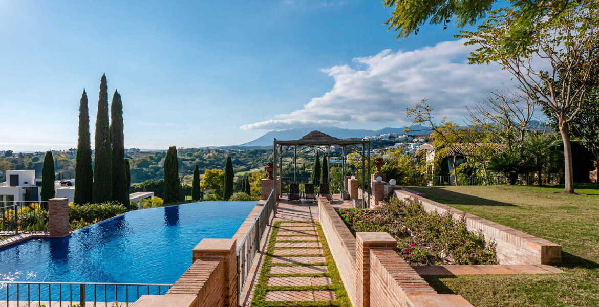 IMPRESIONANTE VILLA DE LUJO DE ESTILO MEDITERRANEO