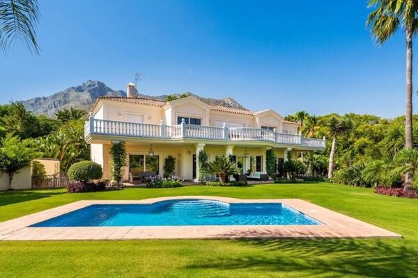 Villa for sale in Sierra Blanca