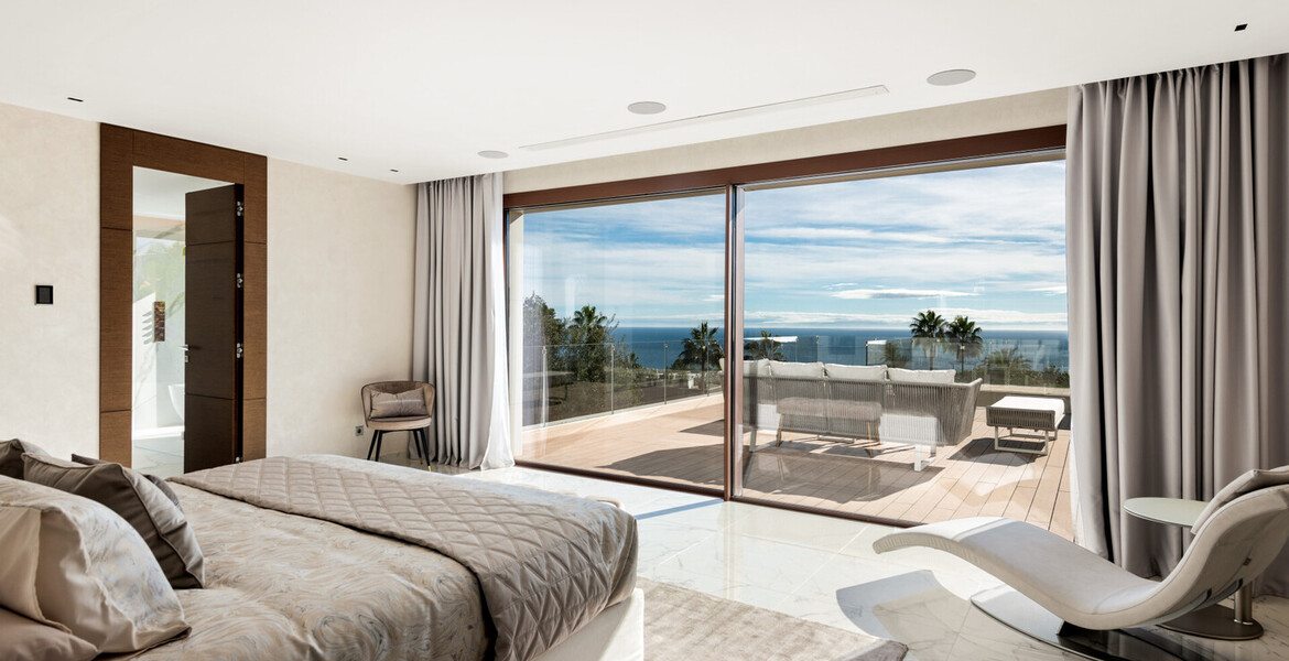 Nueva y lujosa mansión moderna con vistas al mar en el coraz
